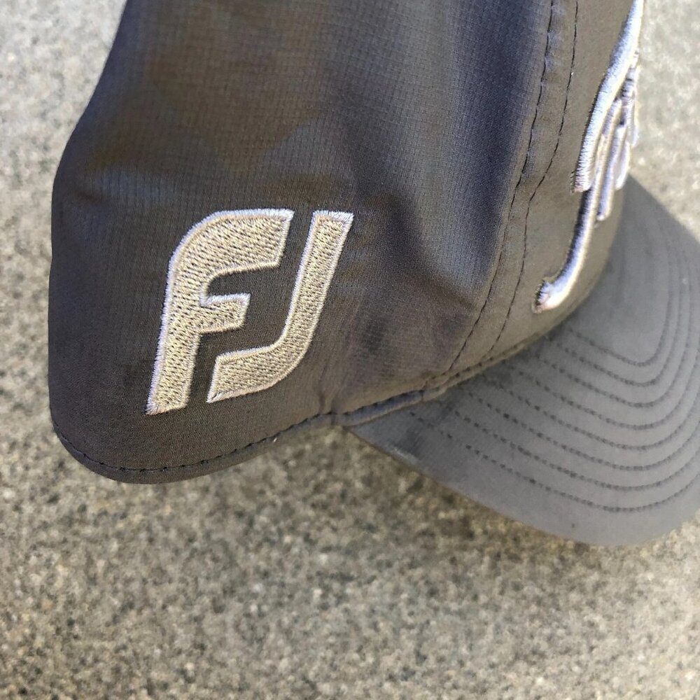 TITLEIST Pro V1 Golf Hat Men's Grey Moisture Wicking Adjustable Cap Lightweight‌ - Picture 6 of 9